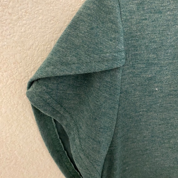 Green V-neck T-shirt with Short Petal Sleeves XL - Picture 6 of 7